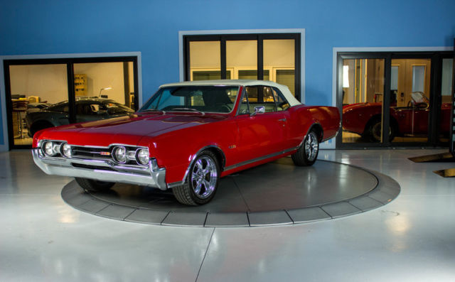 1967 Red Oldsmobile 442 --
