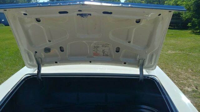 1967 White Oldsmobile 442 Coupe