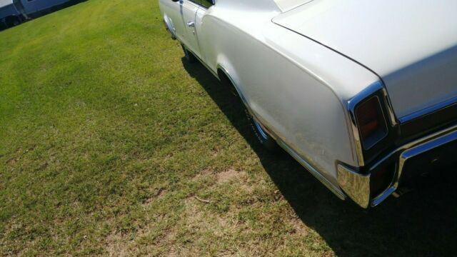 1967 White Oldsmobile 442 Coupe