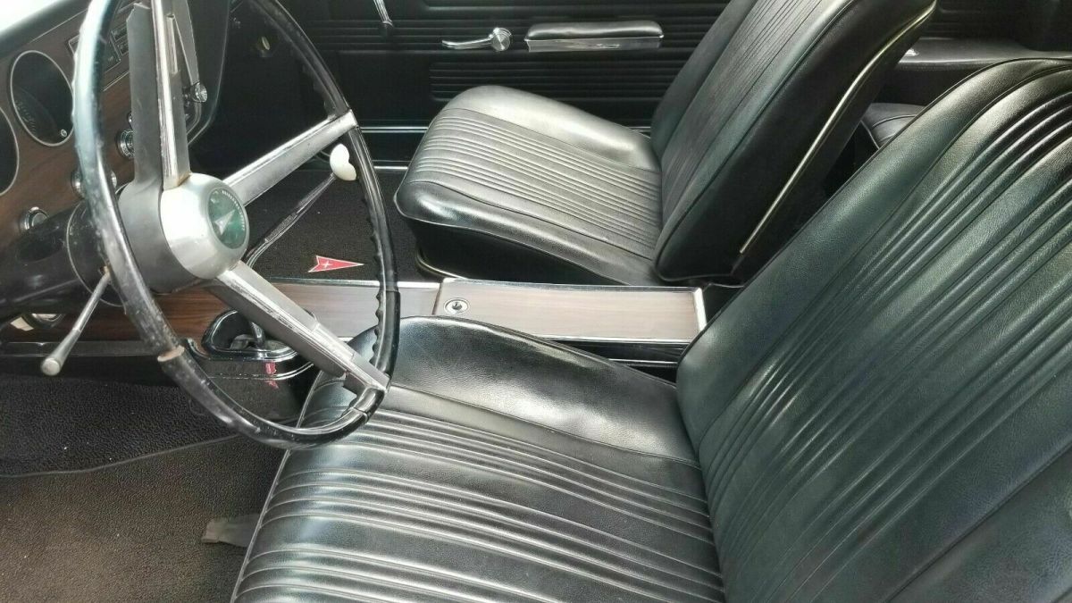 thumbnail image 2 of 1966-1967 Pontiac GTO LeMans Tempest Convertible Top Header Weatherstrip Seal 2 of 5
