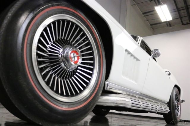 1967 White Chevrolet Corvette