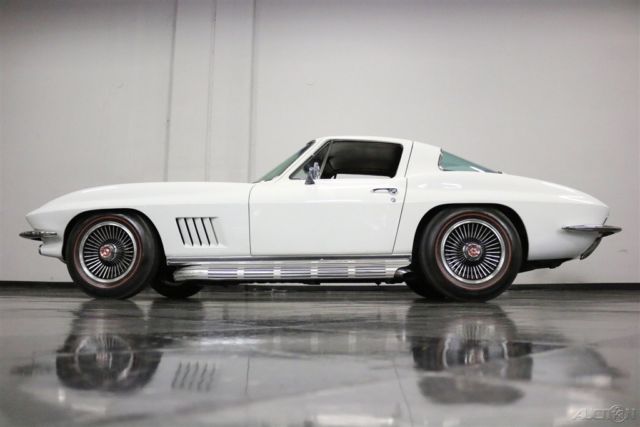 1967 White Chevrolet Corvette