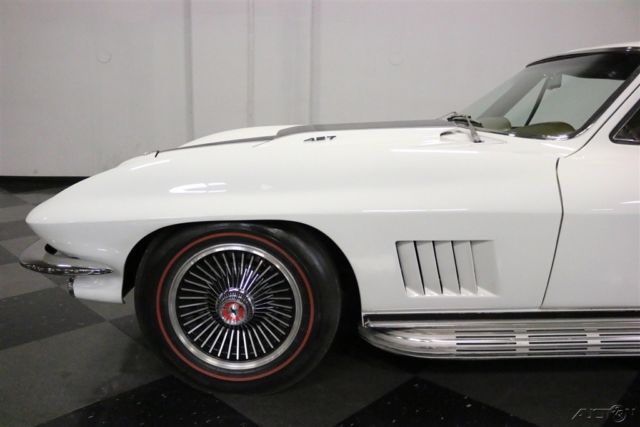 1967 White Chevrolet Corvette