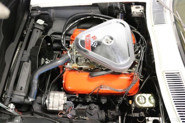 1967 White Chevrolet Corvette