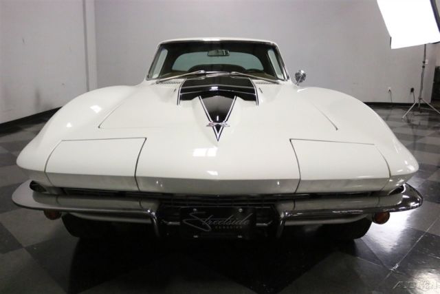 1967 White Chevrolet Corvette