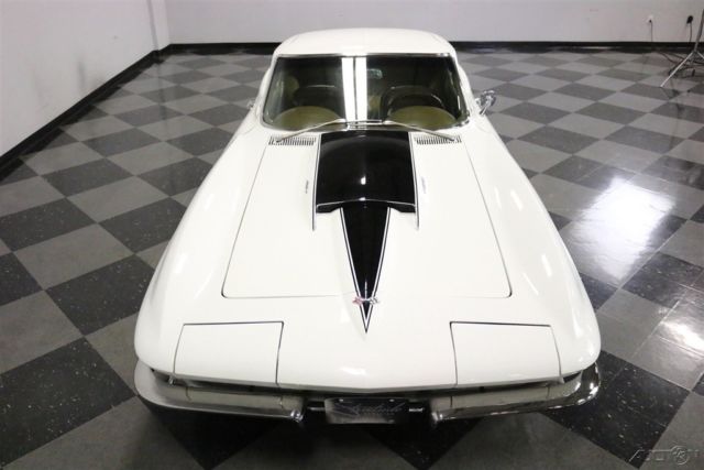 1967 White Chevrolet Corvette