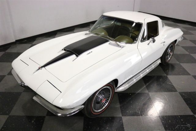 1967 White Chevrolet Corvette
