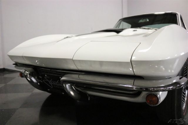 1967 White Chevrolet Corvette