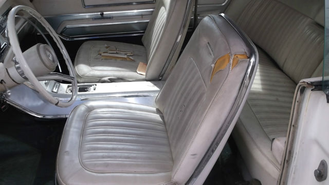 1967 White Ford Thunderbird T-Bird   @ door