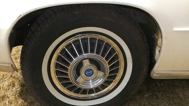 1967 White Ford Thunderbird T-Bird   @ door