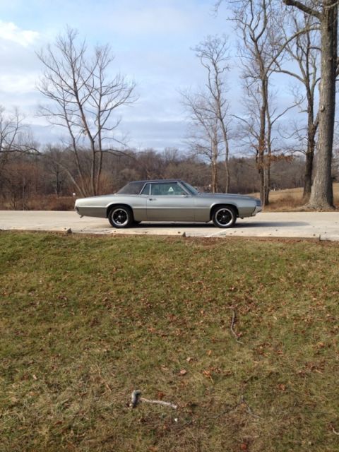 1967 pepper gray Ford Thunderbird Coupe