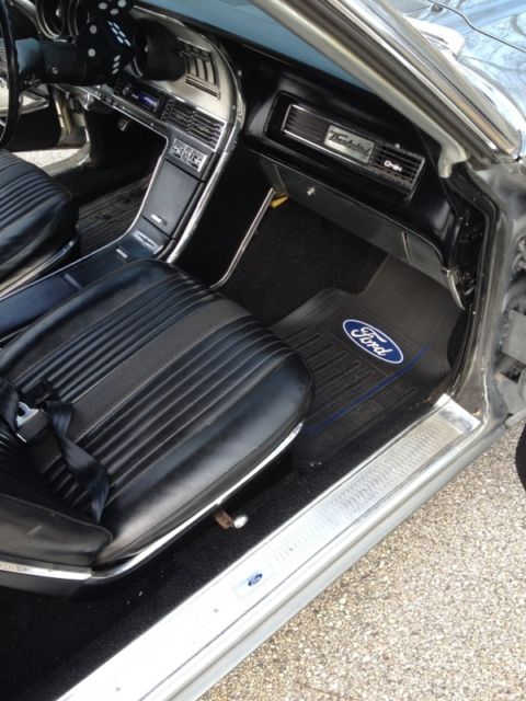 1967 pepper gray Ford Thunderbird Coupe