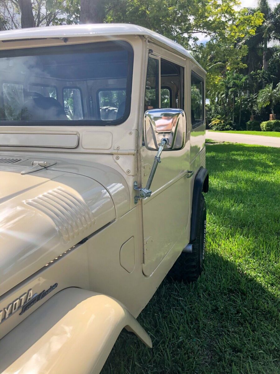 1967 Brown Toyota FJ Cruiser SUV