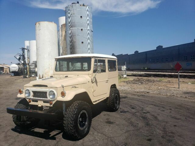 1967 Tan Toyota FJ Cruiser SUV