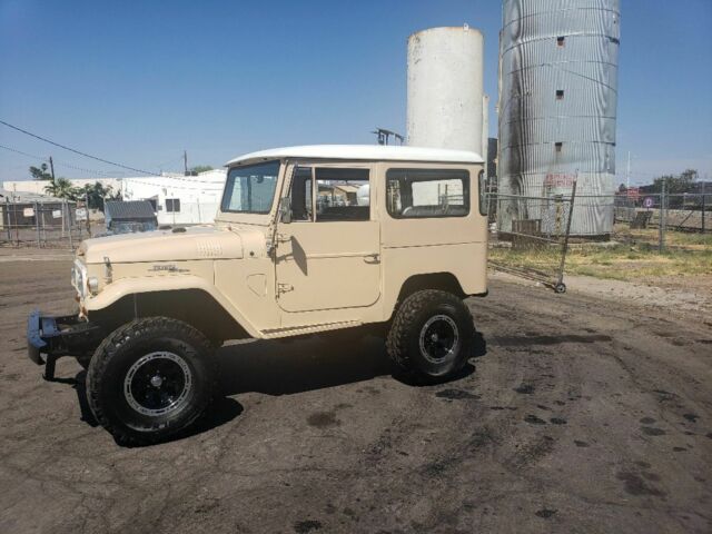 1967 Tan Toyota FJ Cruiser SUV