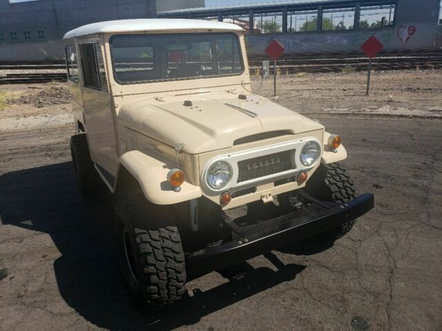 1967 Tan Toyota FJ Cruiser SUV