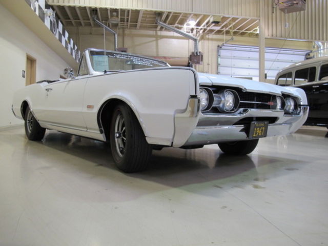 1967 White Oldsmobile Cutlass