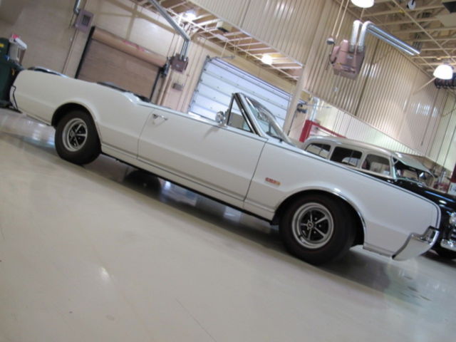 1967 White Oldsmobile Cutlass