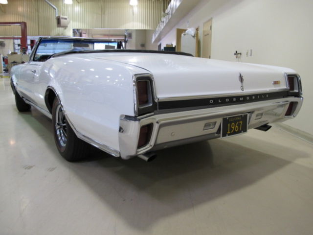 1967 White Oldsmobile Cutlass