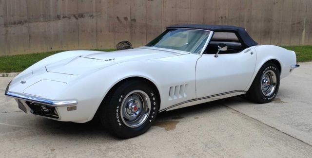 1968 White Chevrolet Corvette Convertible