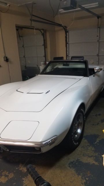 1968 White Chevrolet Corvette Convertible