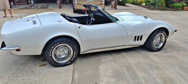 1968 White Chevrolet Corvette Convertible