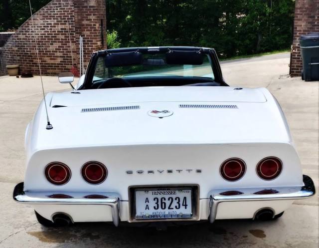 1968 White Chevrolet Corvette Convertible