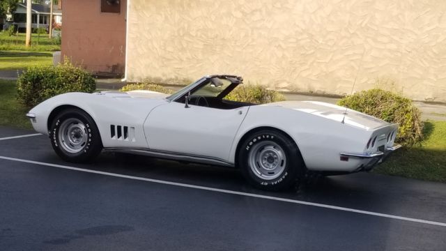 1968 White Chevrolet Corvette Convertible