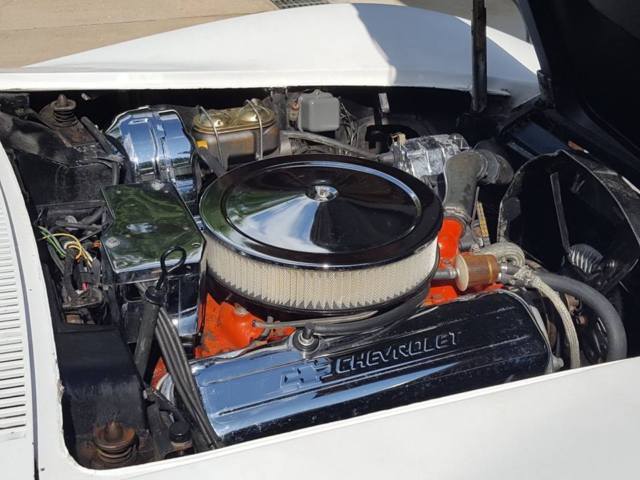 1968 White Chevrolet Corvette Convertible