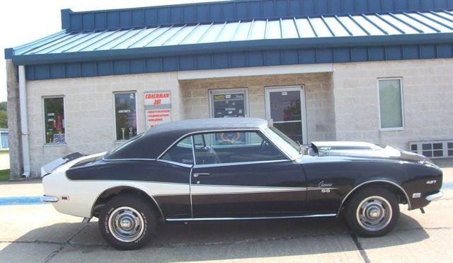 1968 black metalic /white stripes Chevrolet Camaro 2 door coupe