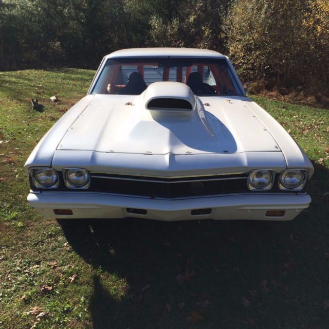 1968 White Chevrolet Chevelle Coupe