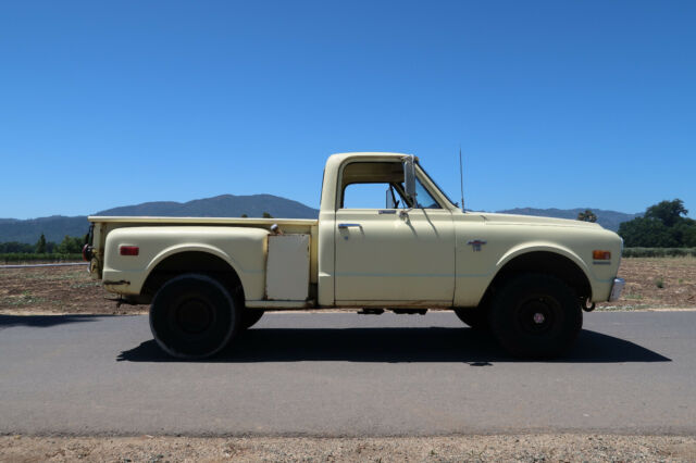 1968 Yellow Chevrolet C-10 Standard Cab Pickup