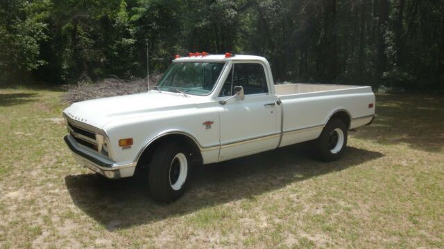 1968 White Chevrolet C/K Pickup 2500 Fleet Side