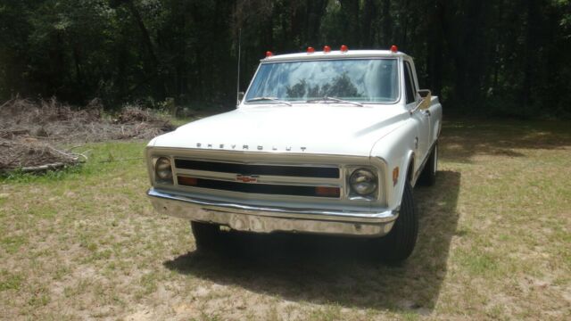 1968 White Chevrolet C/K Pickup 2500 Fleet Side