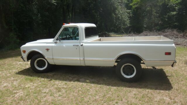 1968 White Chevrolet C/K Pickup 2500 Fleet Side