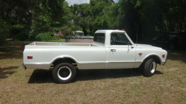 1968 White Chevrolet C/K Pickup 2500 Fleet Side