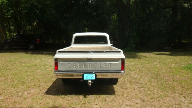 1968 White Chevrolet C/K Pickup 2500 Fleet Side
