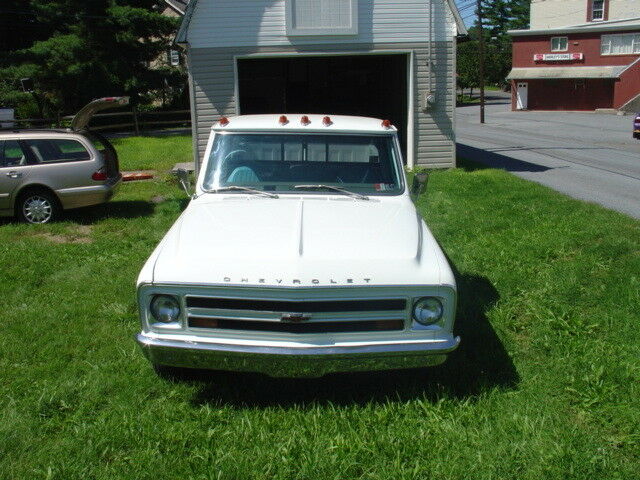 1968 White Chevrolet C/K Pickup 2500 Fleet Side