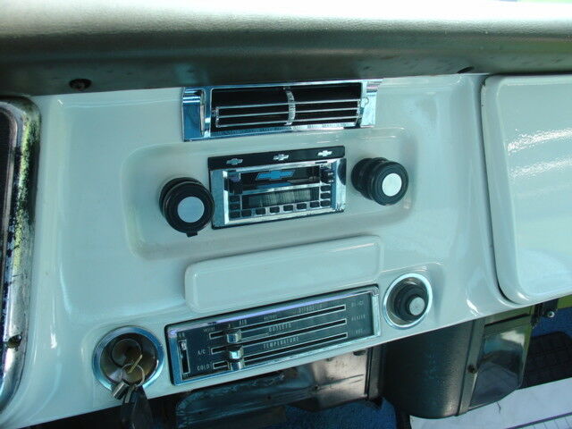 1968 White Chevrolet C/K Pickup 2500 Fleet Side