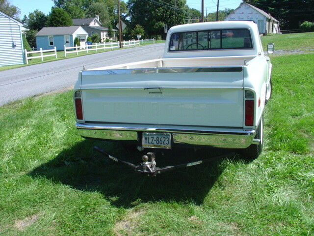 1968 White Chevrolet C/K Pickup 2500 Fleet Side