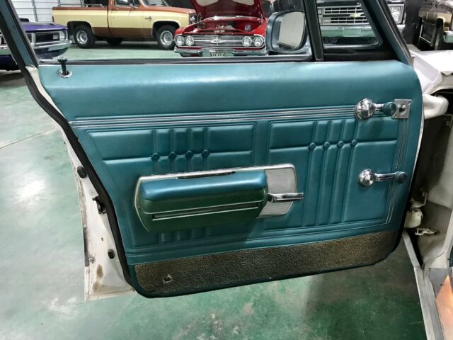 1968 White Chevrolet Caprice --