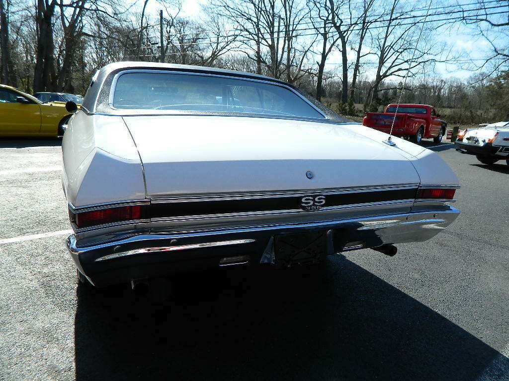 1968 White Chevrolet Chevelle Coupe