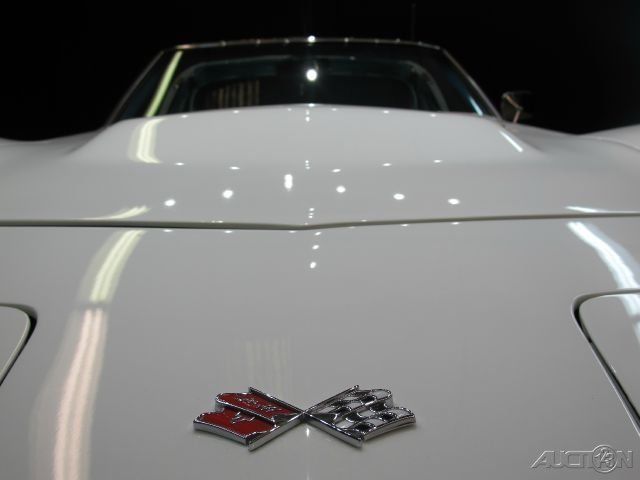 1968 White Chevrolet Corvette Coupe