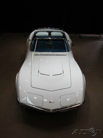1968 White Chevrolet Corvette Coupe