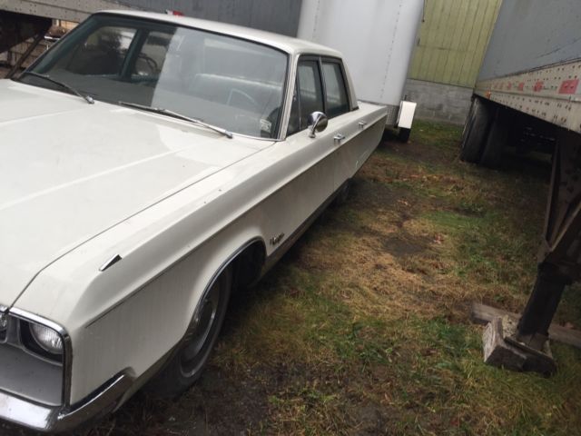 1968 White Chrysler New Yorker Sedan