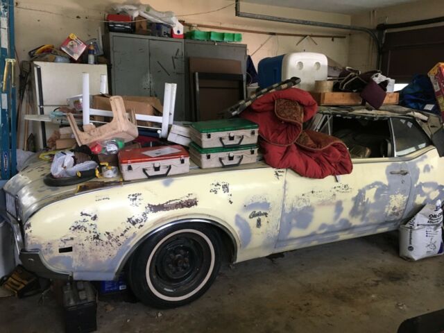 1968 Yellow Oldsmobile Cutlass Coupe