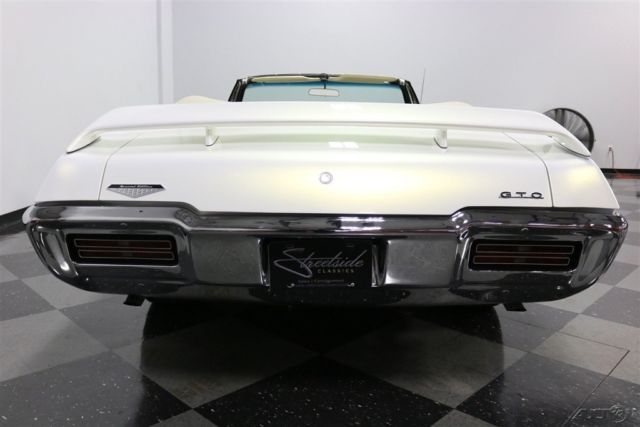 1968 White Pontiac GTO