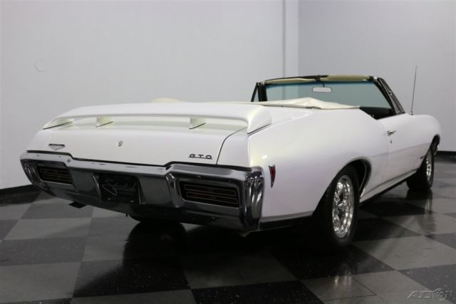 1968 White Pontiac GTO