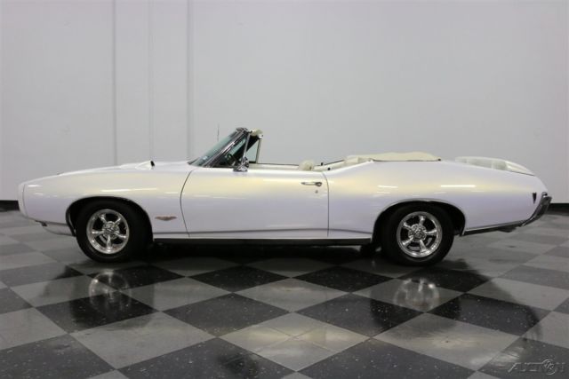 1968 White Pontiac GTO