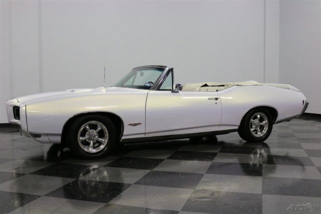 1968 White Pontiac GTO